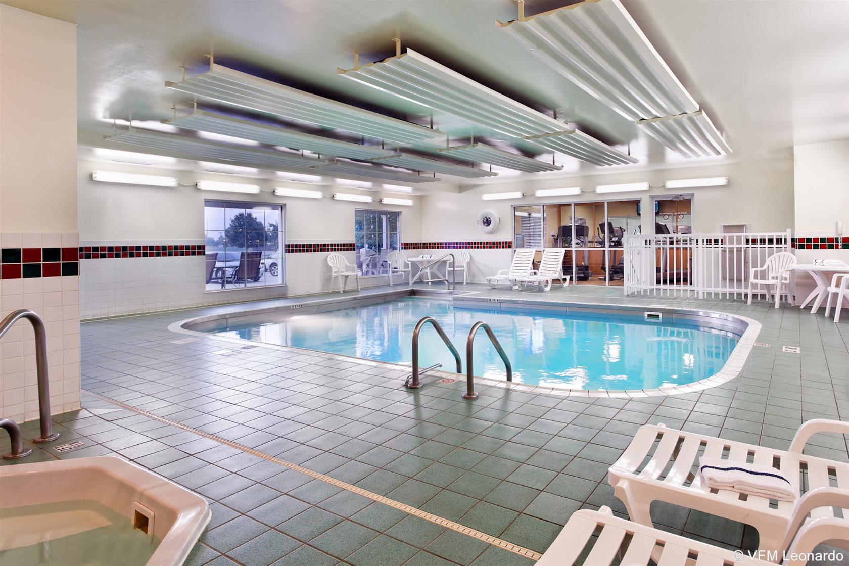 Country & By Radisson, Decatur, Il Hotel