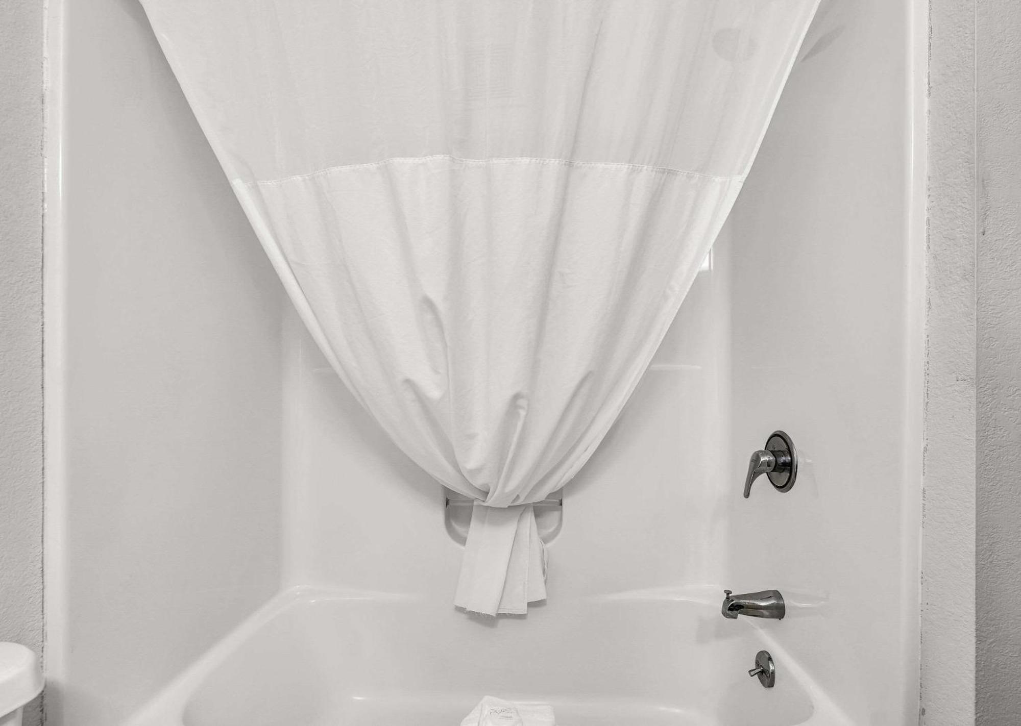 Country & By Radisson, Decatur, Il 3*