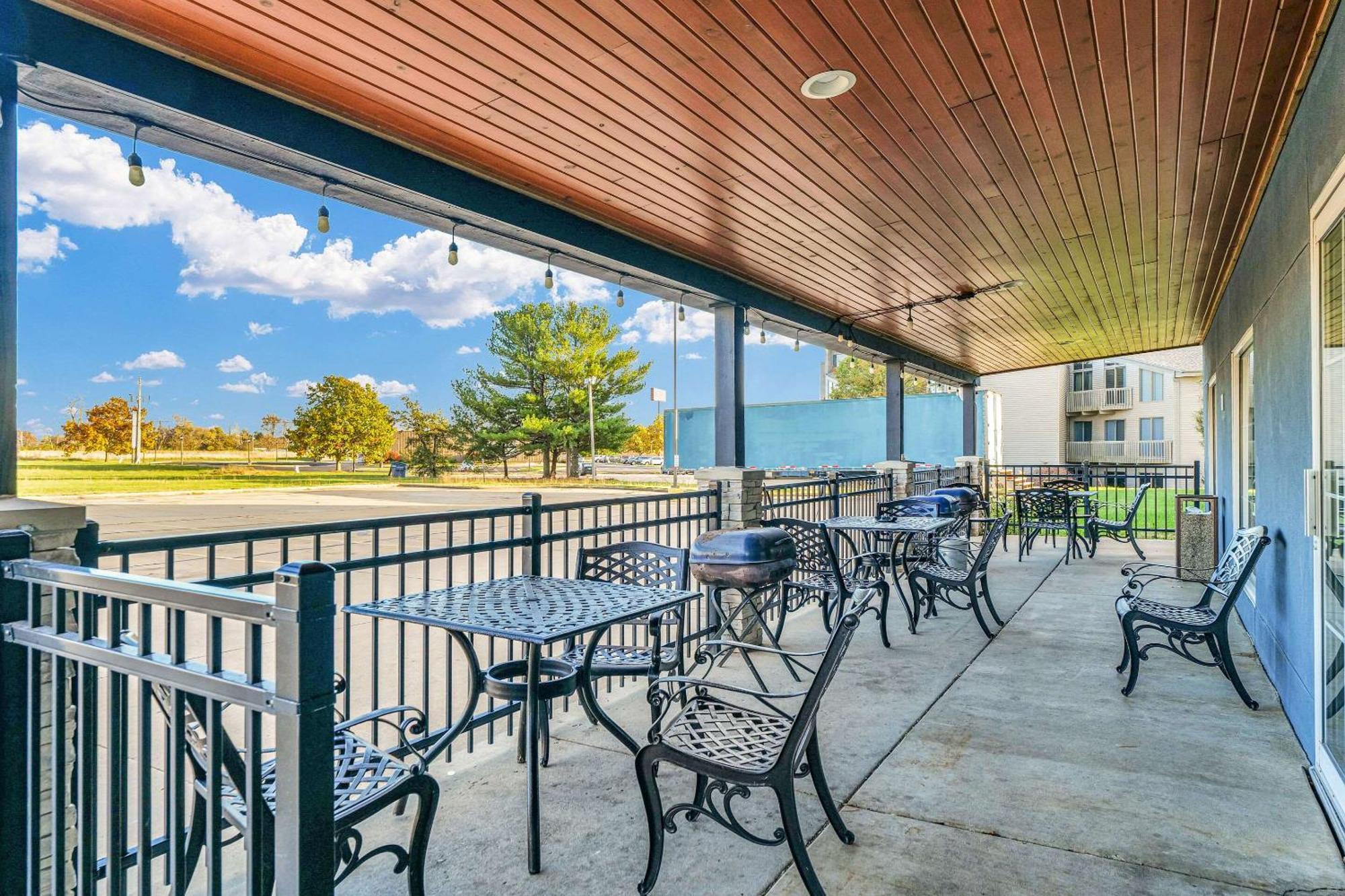 Hotel Country & By Radisson, Decatur, Il