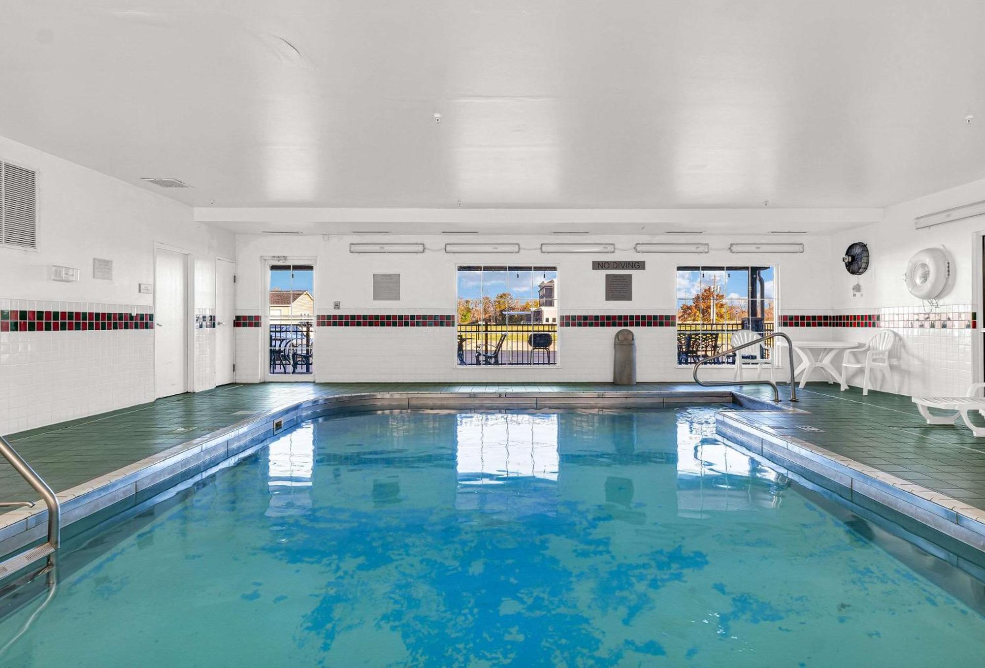 Hotel Country & By Radisson, Decatur, Il 3*