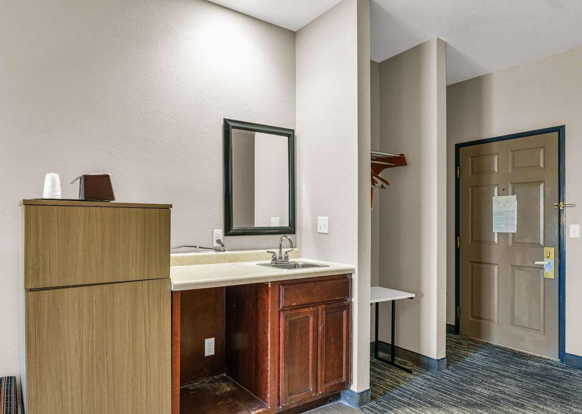Country & By Radisson, Decatur, Il Decatur