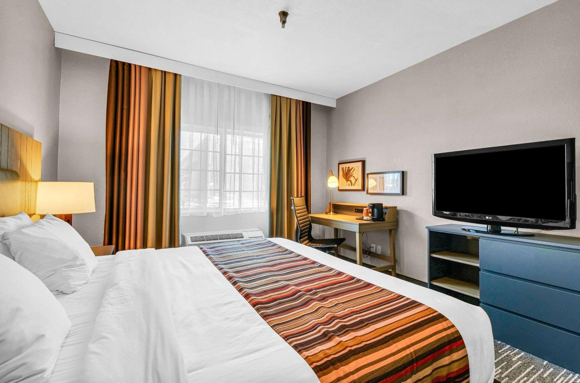 Hotel Country & By Radisson, Decatur, Il