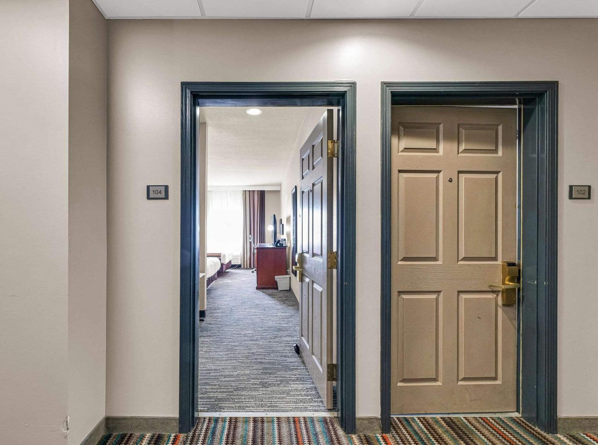 Country & By Radisson, Decatur, Il Hotel 3*