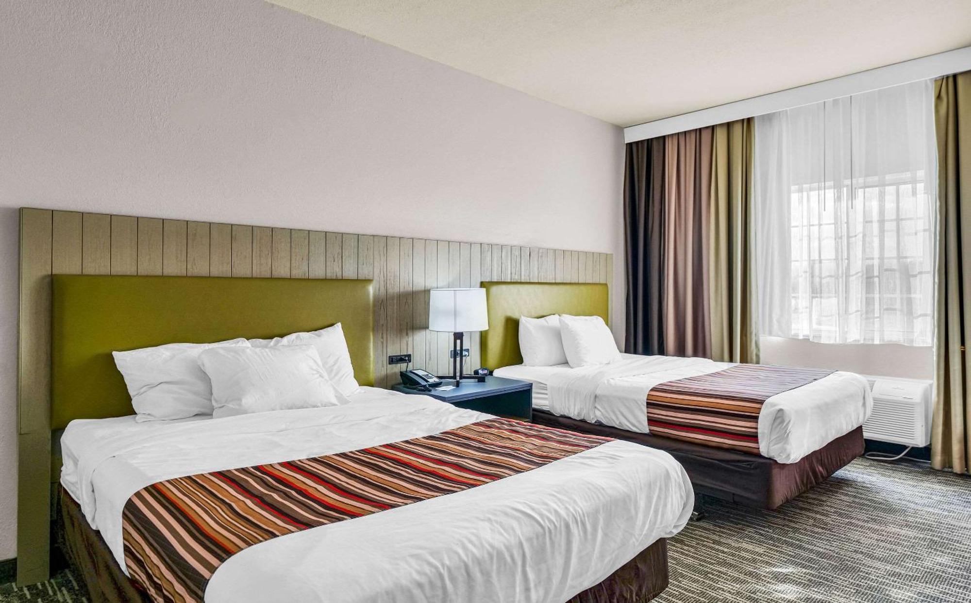 Hotel Country & By Radisson, Decatur, Il