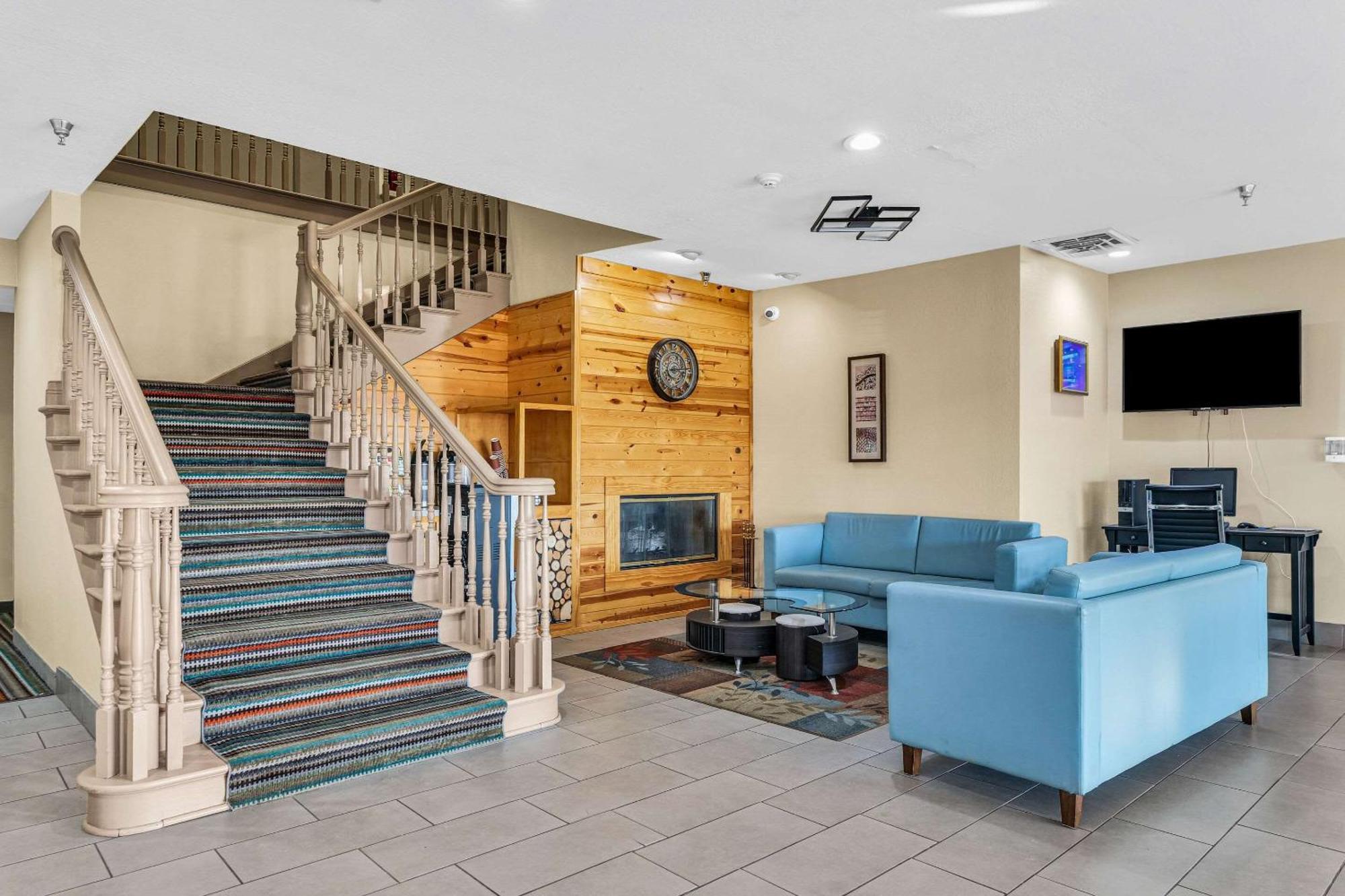 Country & By Radisson, Decatur, Il Hotel