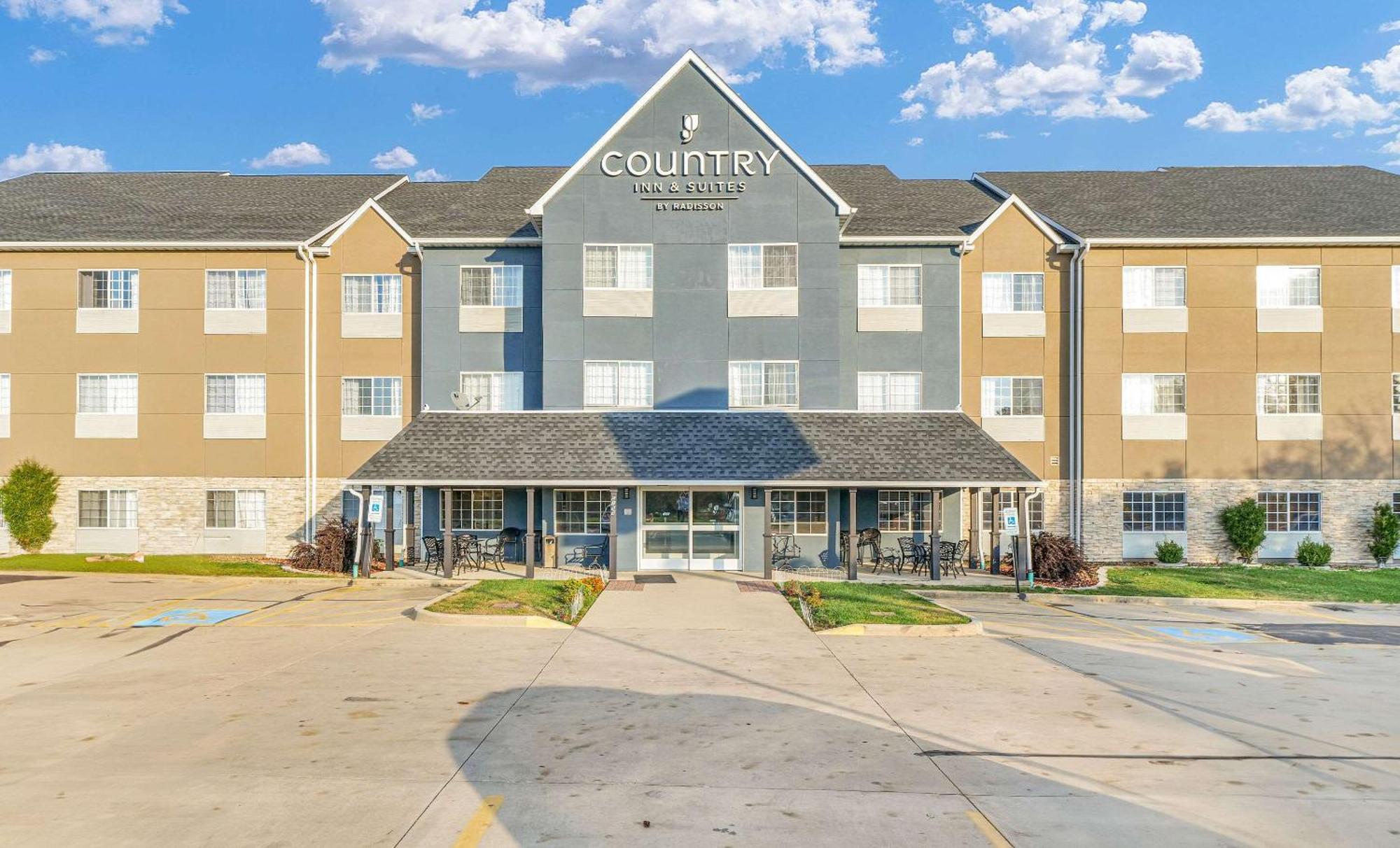 Country & By Radisson, Decatur, Il