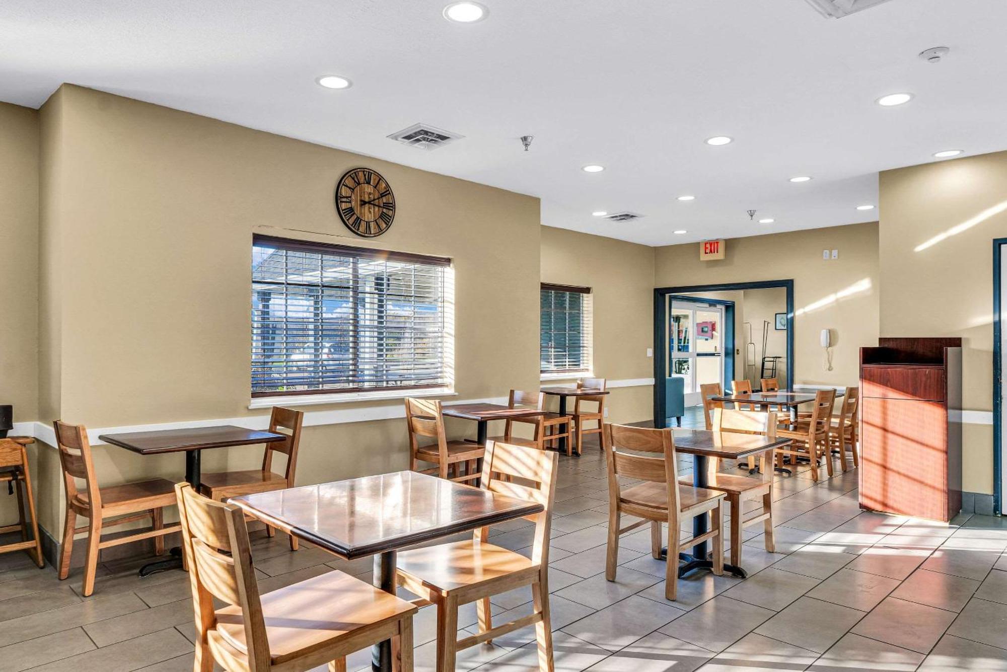 Hotel Country & By Radisson, Decatur, Il