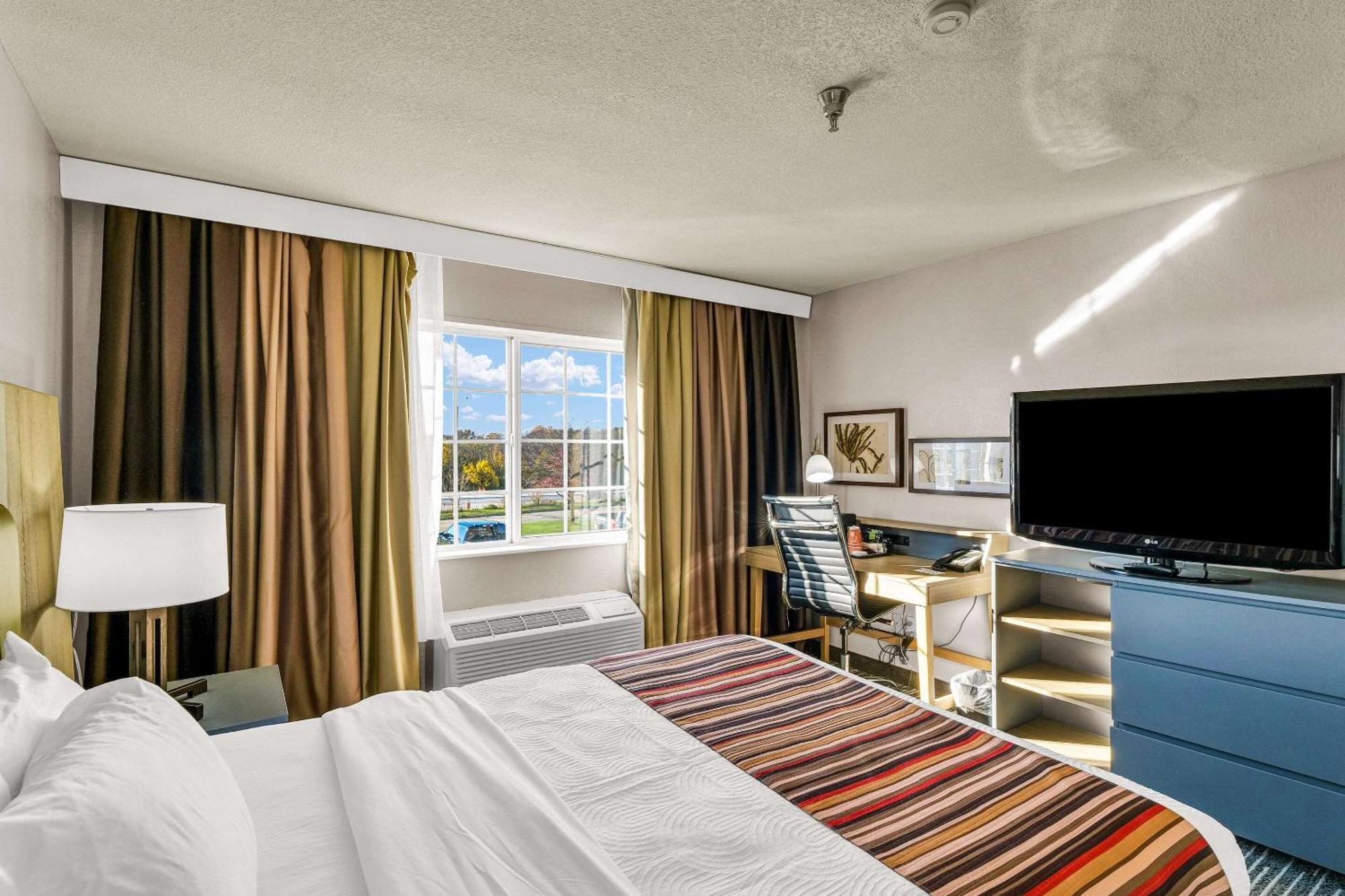 Hotel Country & By Radisson, Decatur, Il