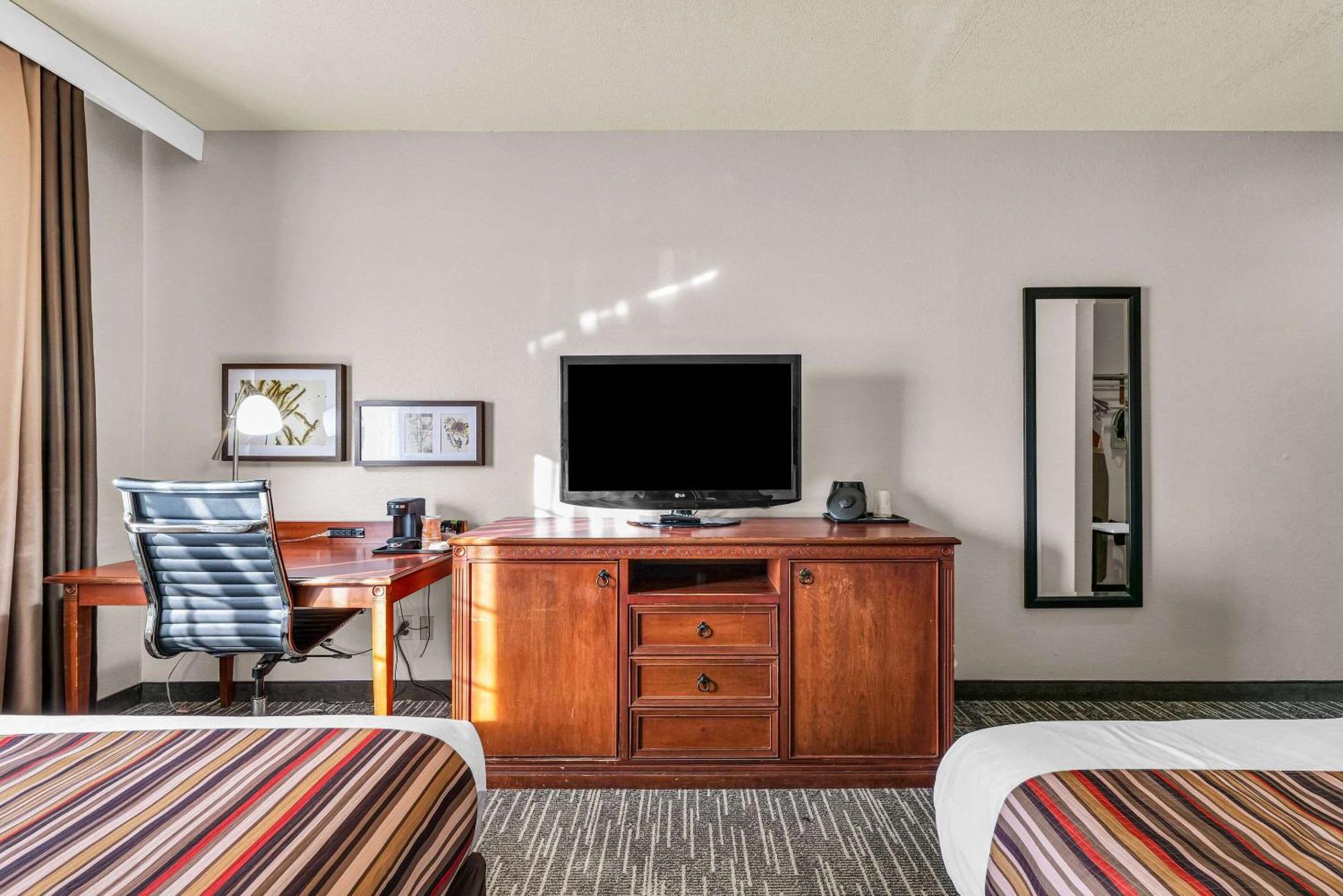 Hotel Country & By Radisson, Decatur, Il 3*