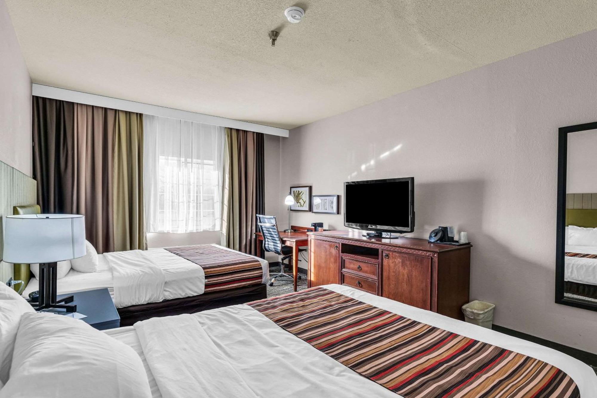 Country & By Radisson, Decatur, Il