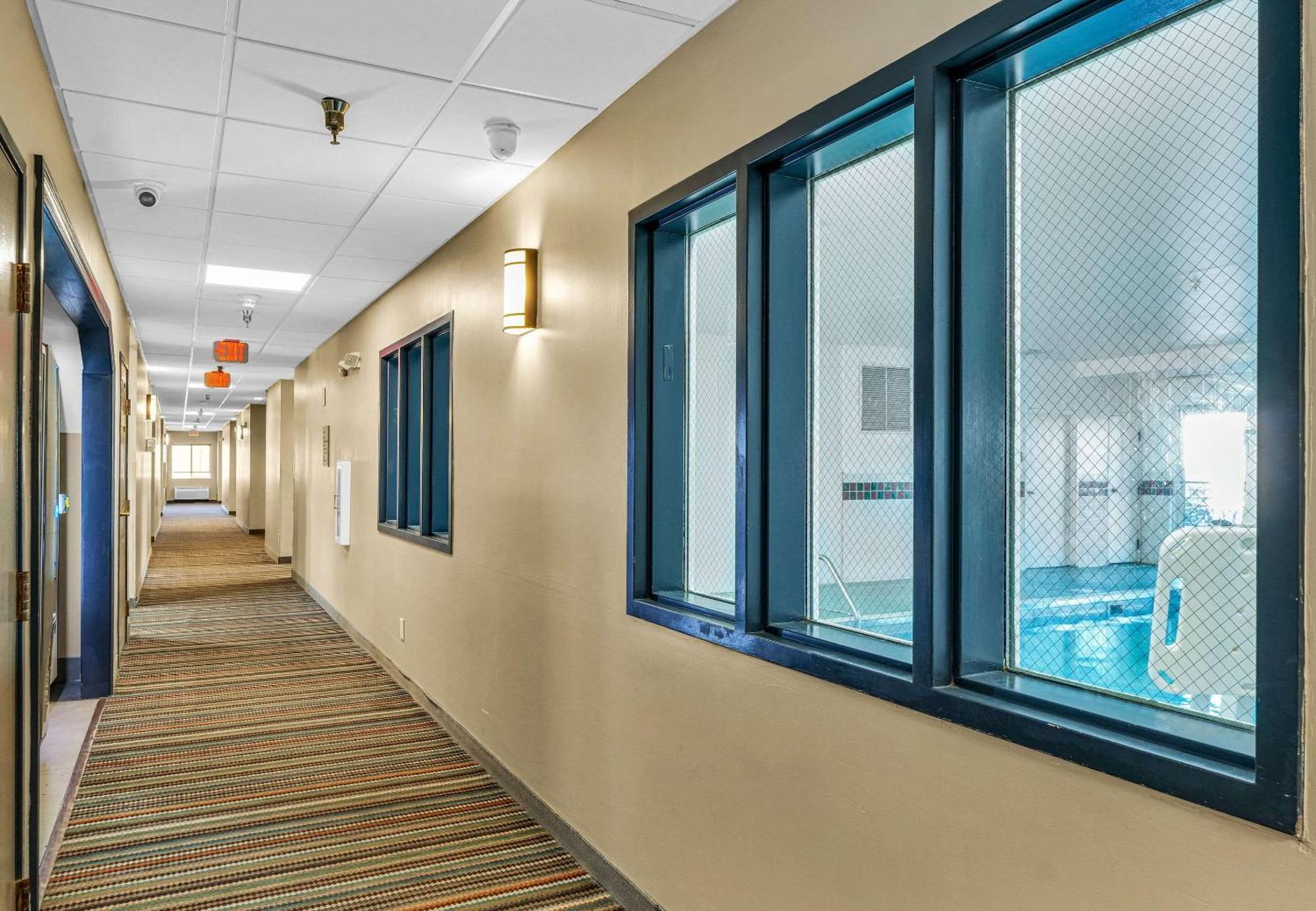 Hotel Country & By Radisson, Decatur, Il 3*