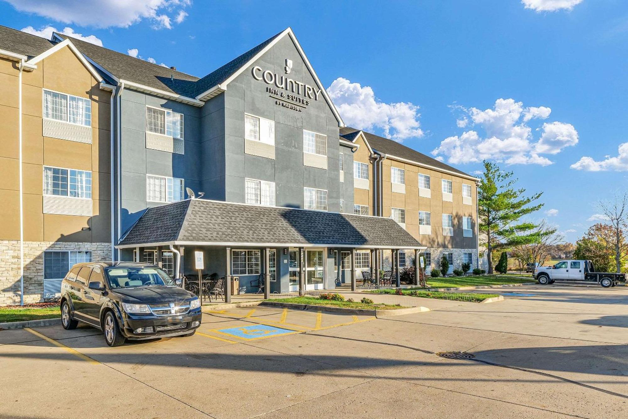 Country & By Radisson, Decatur, Il 3*
