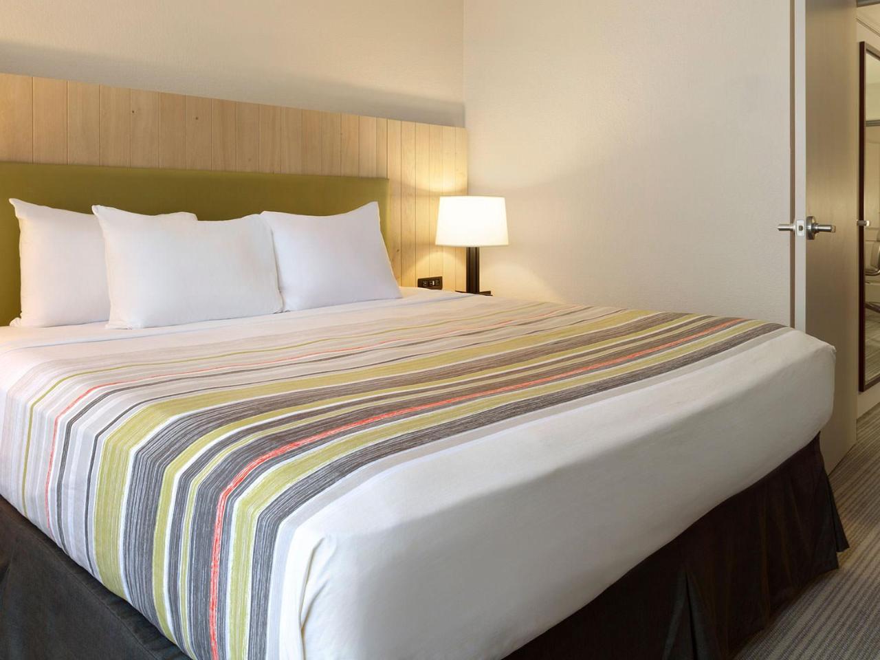 Hotel Country & By Radisson, Decatur, Il